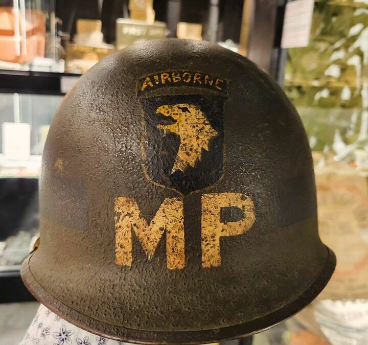 🇺🇸🇺🇸 Nouvelle entrée dans la collection 🇺🇸🇺🇸

Casque et liner d’un MP (milita…